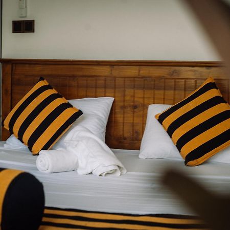 Chill Vibes Hiriketiya Hostel Dikwella Ngoại thất bức ảnh