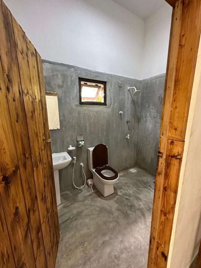Chill Vibes Hiriketiya Hostel Dikwella Ngoại thất bức ảnh