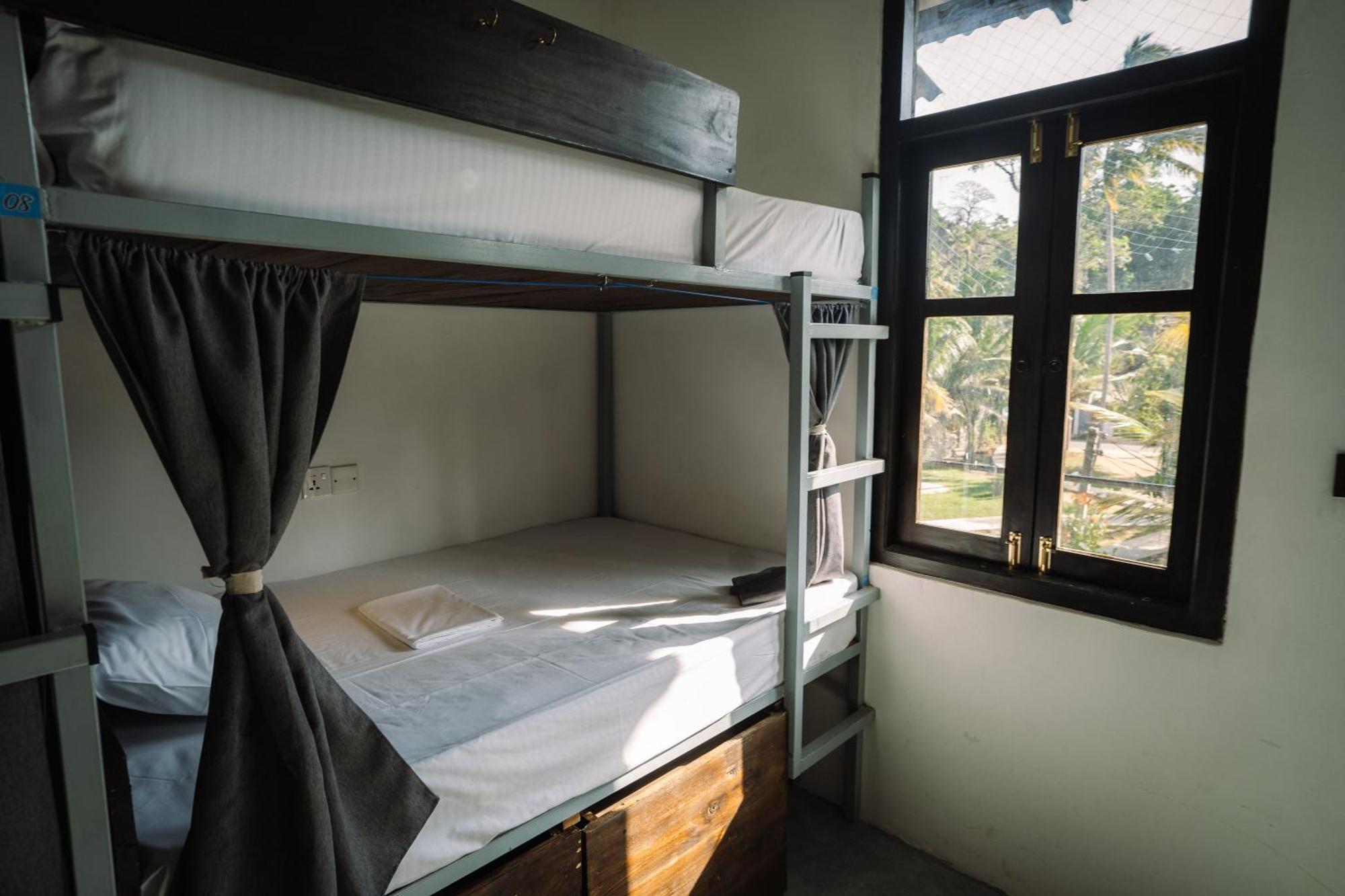 Chill Vibes Hiriketiya Hostel Dikwella Ngoại thất bức ảnh
