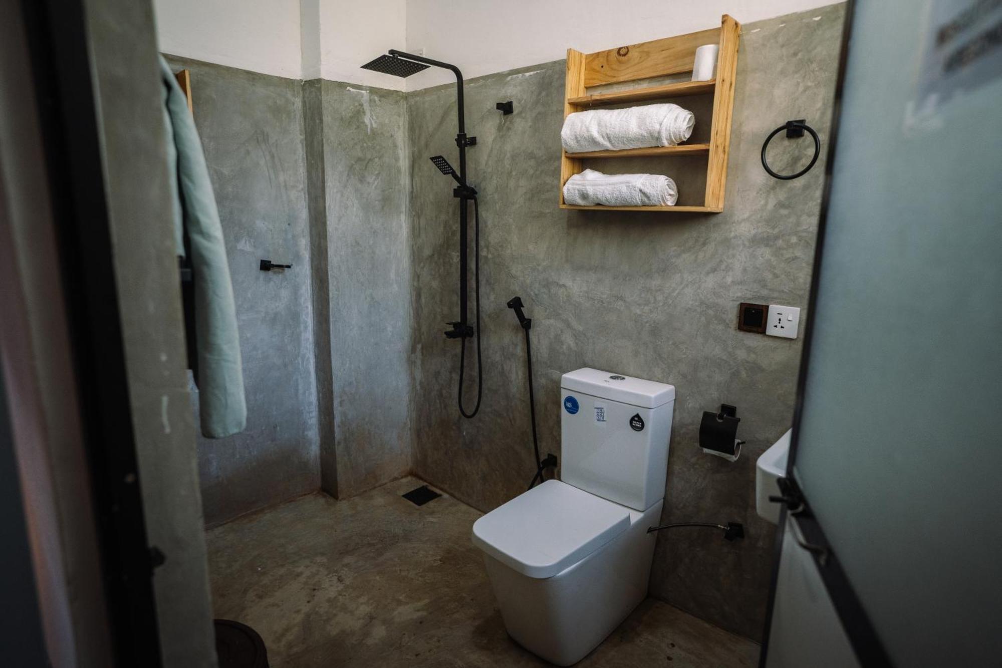Chill Vibes Hiriketiya Hostel Dikwella Ngoại thất bức ảnh