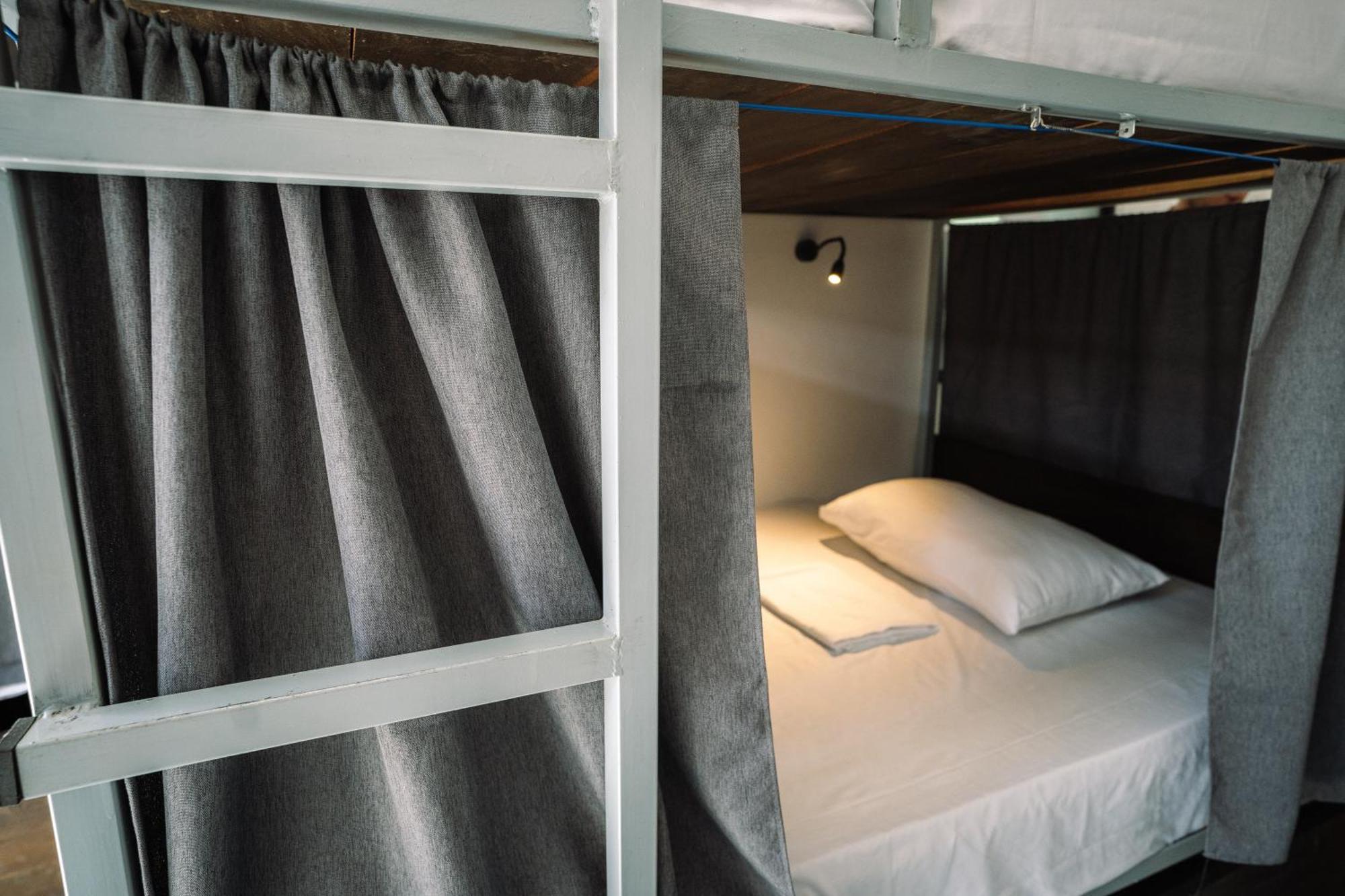 Chill Vibes Hiriketiya Hostel Dikwella Ngoại thất bức ảnh