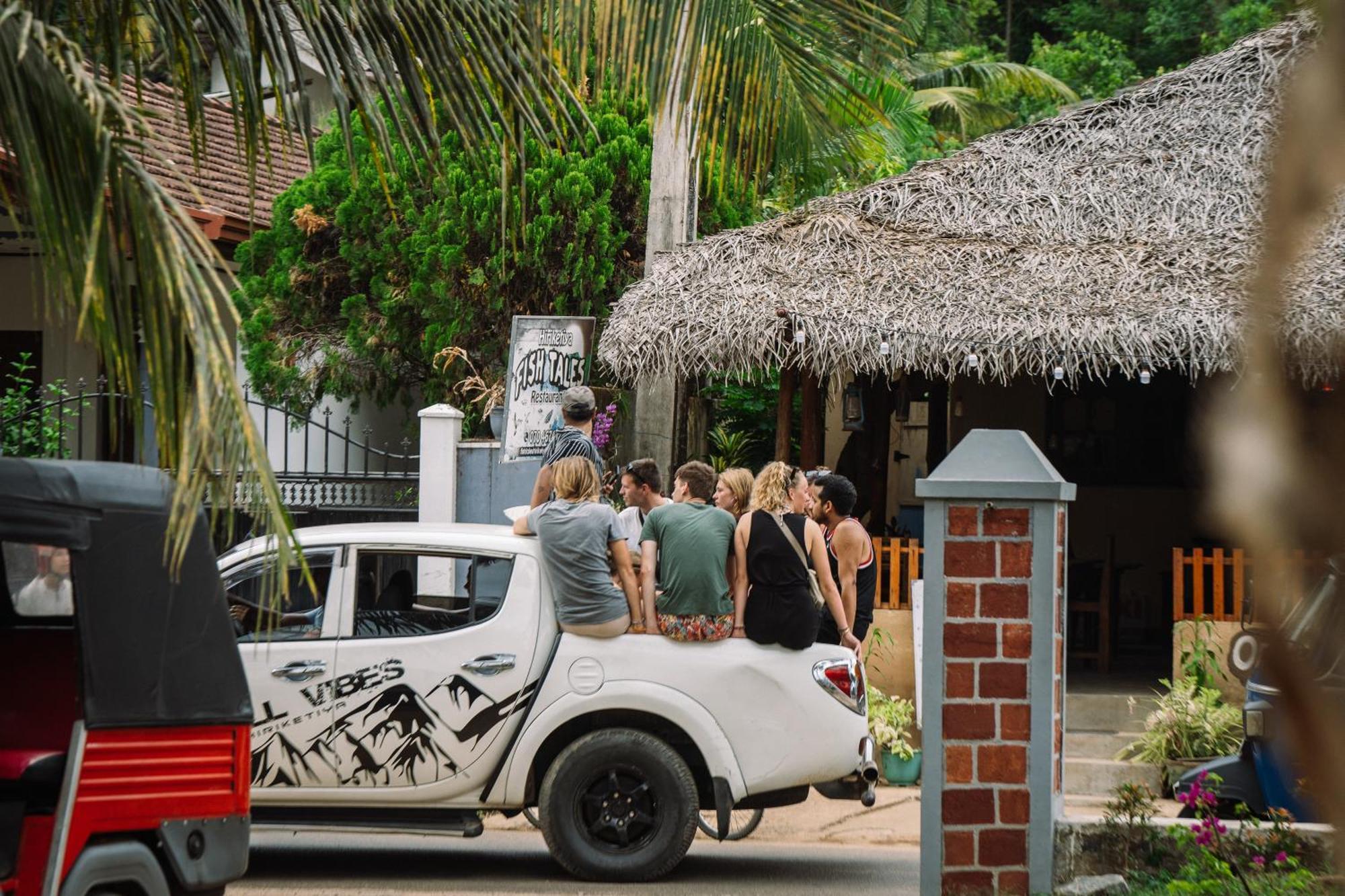 Chill Vibes Hiriketiya Hostel Dikwella Ngoại thất bức ảnh