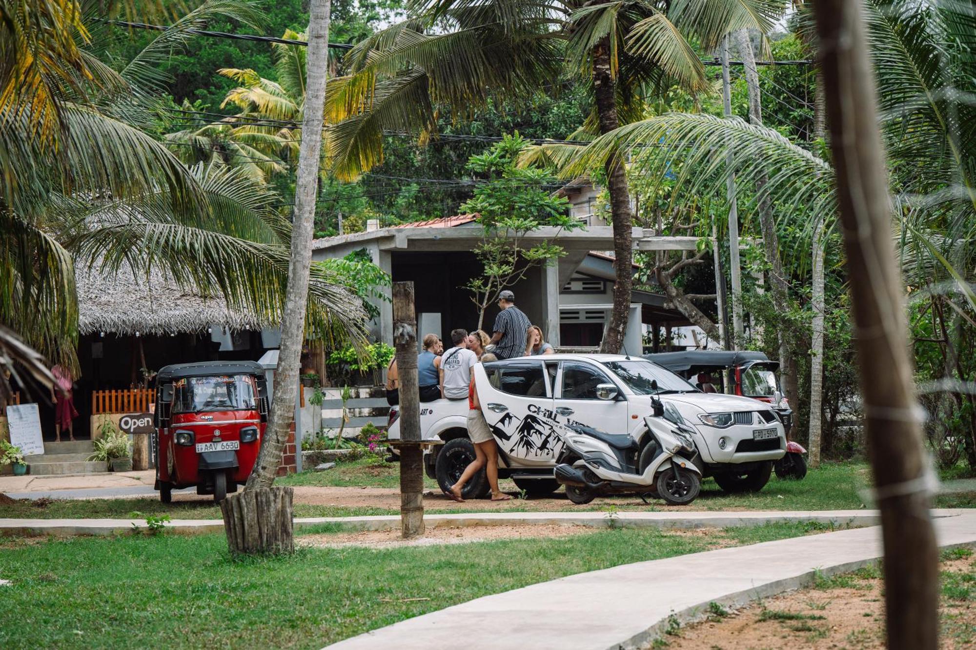 Chill Vibes Hiriketiya Hostel Dikwella Ngoại thất bức ảnh